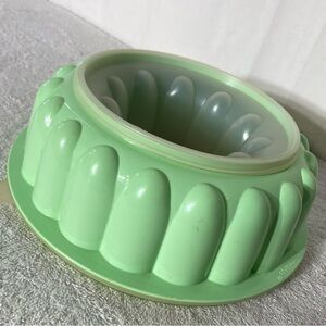 5/$35 Vintage Tupperware Green Jel-Ring Jello Mold Ice Ring W Lid & Instructions